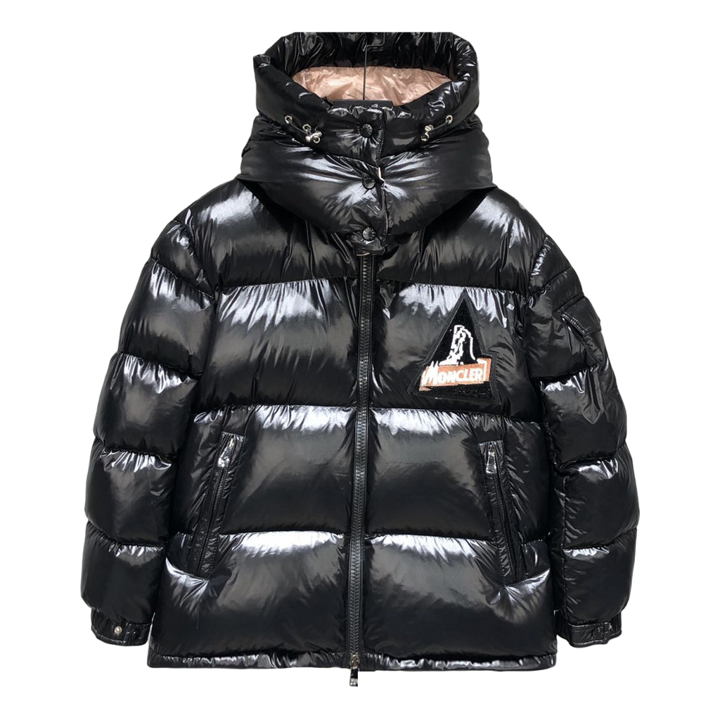 Moncler Mountain-Badge Glossy Short Puffer Jacket in Black